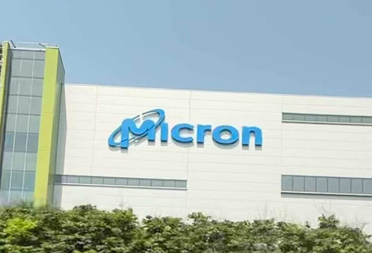 Micron semiconductor manufacturing facility producing advanced memory chips for AI data centers and cloud infrastructure.