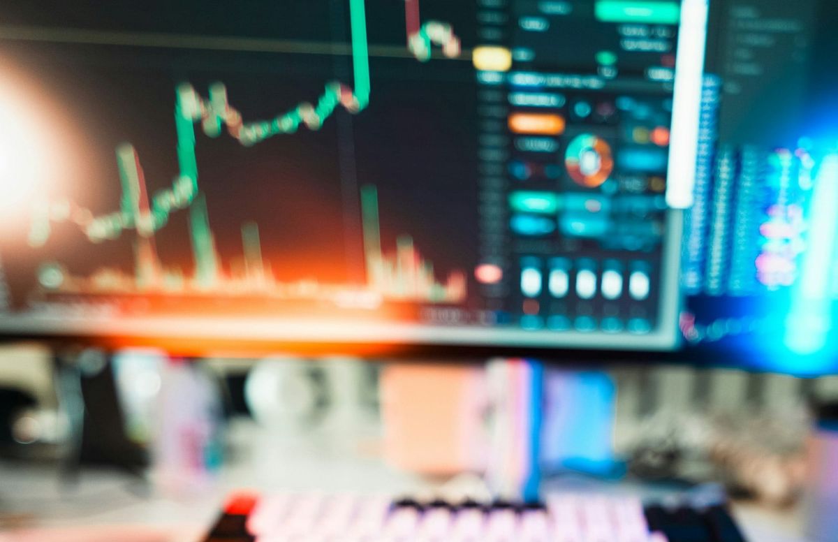 Global financial markets dashboard showing mixed stock reactions driven by earnings, AI demand, and investor sentiment shifts