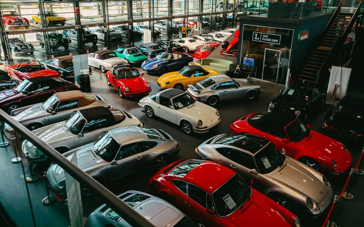 CarMax dealership as investors weigh earnings growth against margin pressure