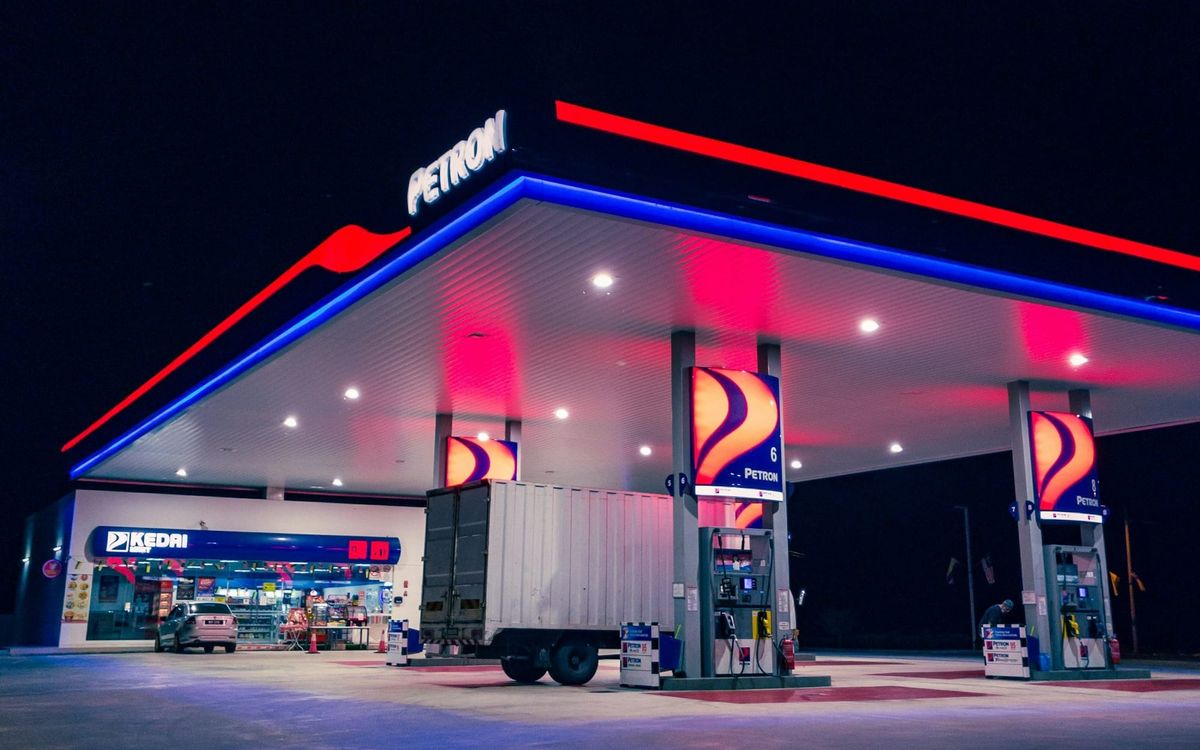 Chevron and major oil stocks face scrutiny over gasoline prices and crude oil declines