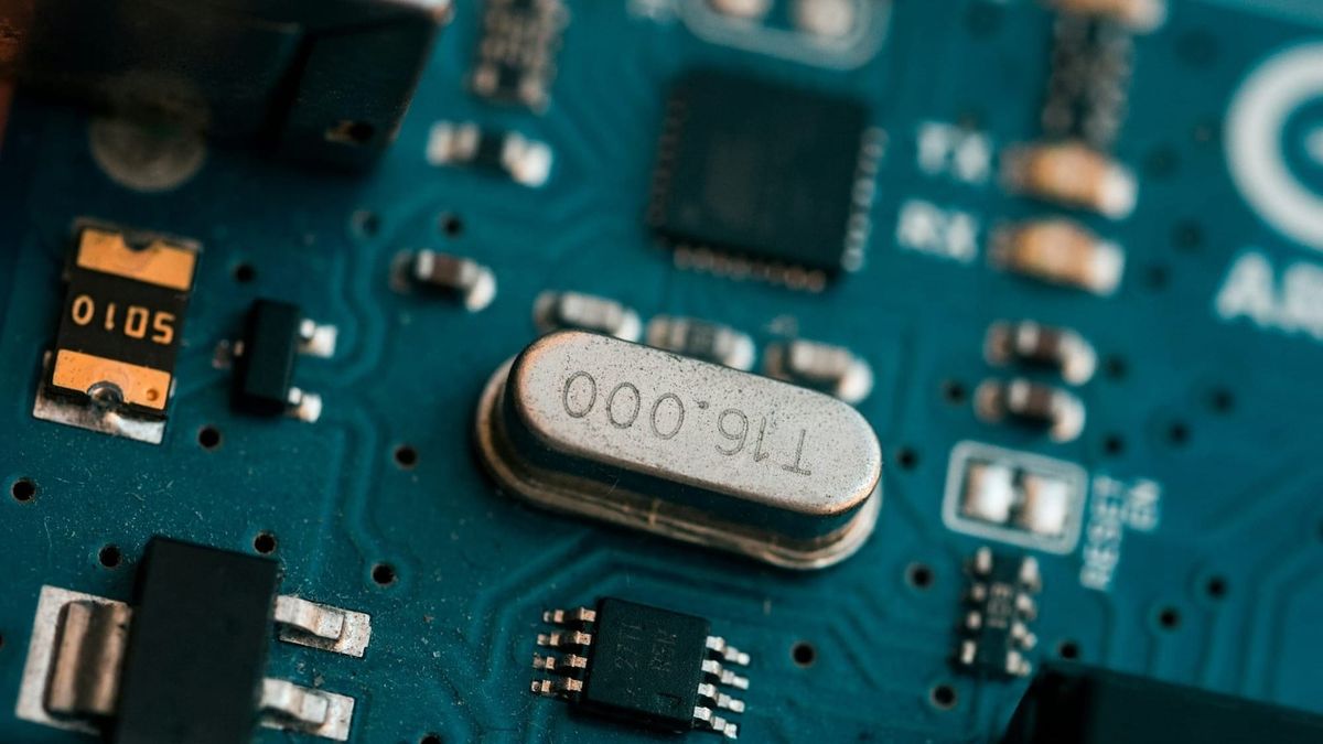 Broadcom AI chip financing highlights massive infrastructure demand and growing financial exposure