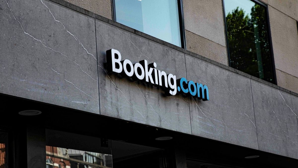 Traveler booking accommodations online as Booking Holdings reports strong quarterly results.