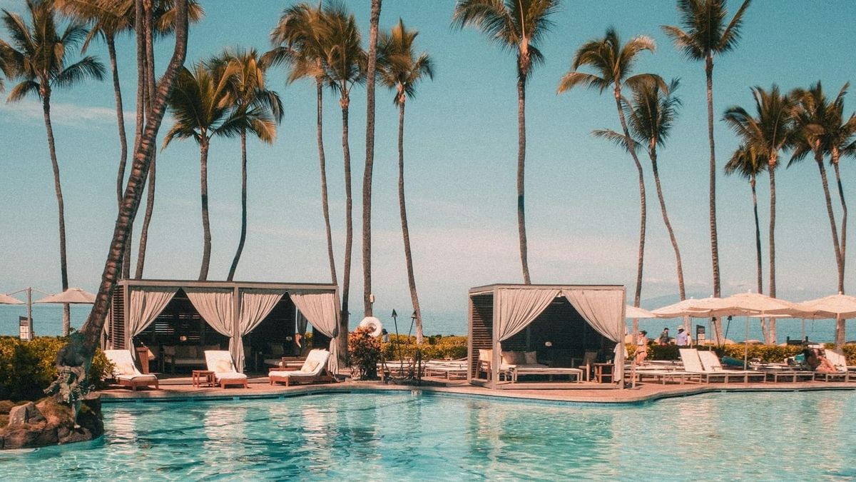 Expedia travel platform and booking growth highlighted alongside AI-powered travel tools.