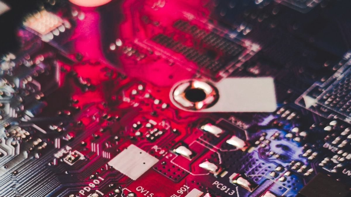 Broadcom AI chip growth accelerates as lower gross margins pressure AVGO stock