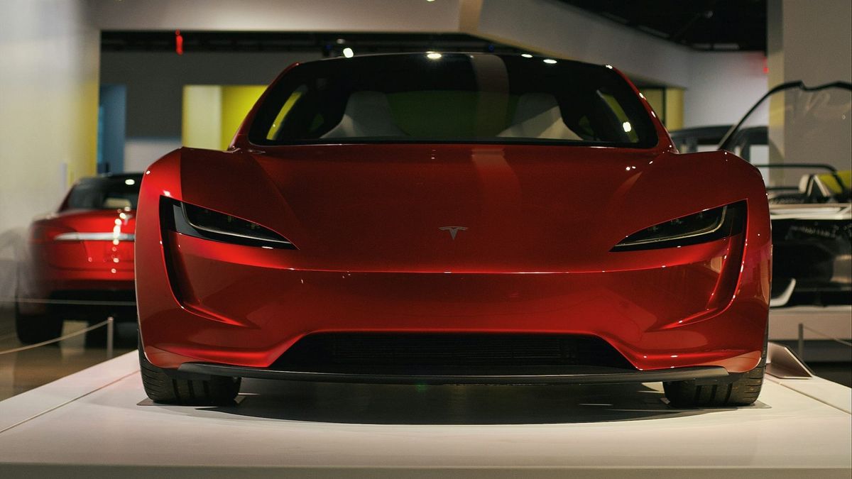 Tesla Roadster returns as reservations reopen ahead of the Oct. 1 reveal