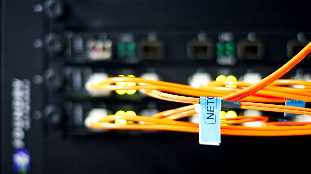 Optical networking equipment supporting high-speed AI data-center infrastructure