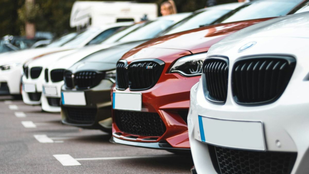 CarMax used-car lot as stronger sales and earnings drive KMX shares higher