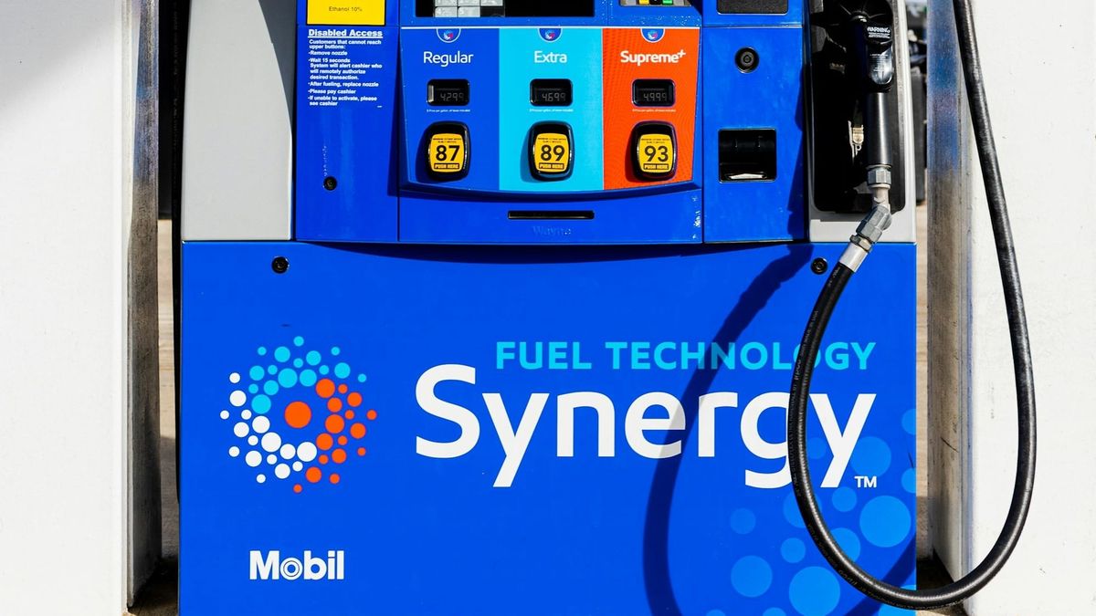 Oil prices and Treasury yields rise as U.S. stocks fall amid renewed inflation concerns