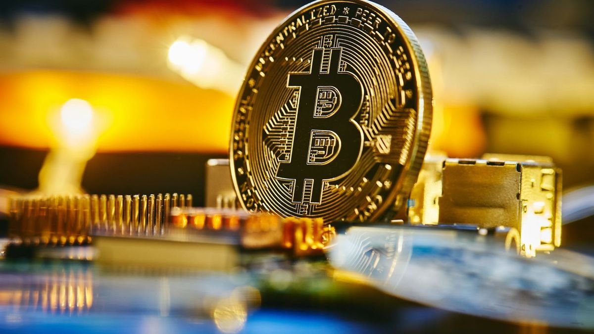 Bitcoin approaches $87,000 as ETF flows, liquidity and geopolitical risks shape October