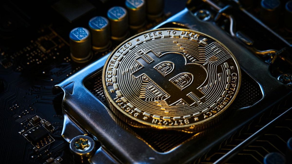 Bitcoin and cryptocurrency markets decline following Binance's $6.3 billion security breach