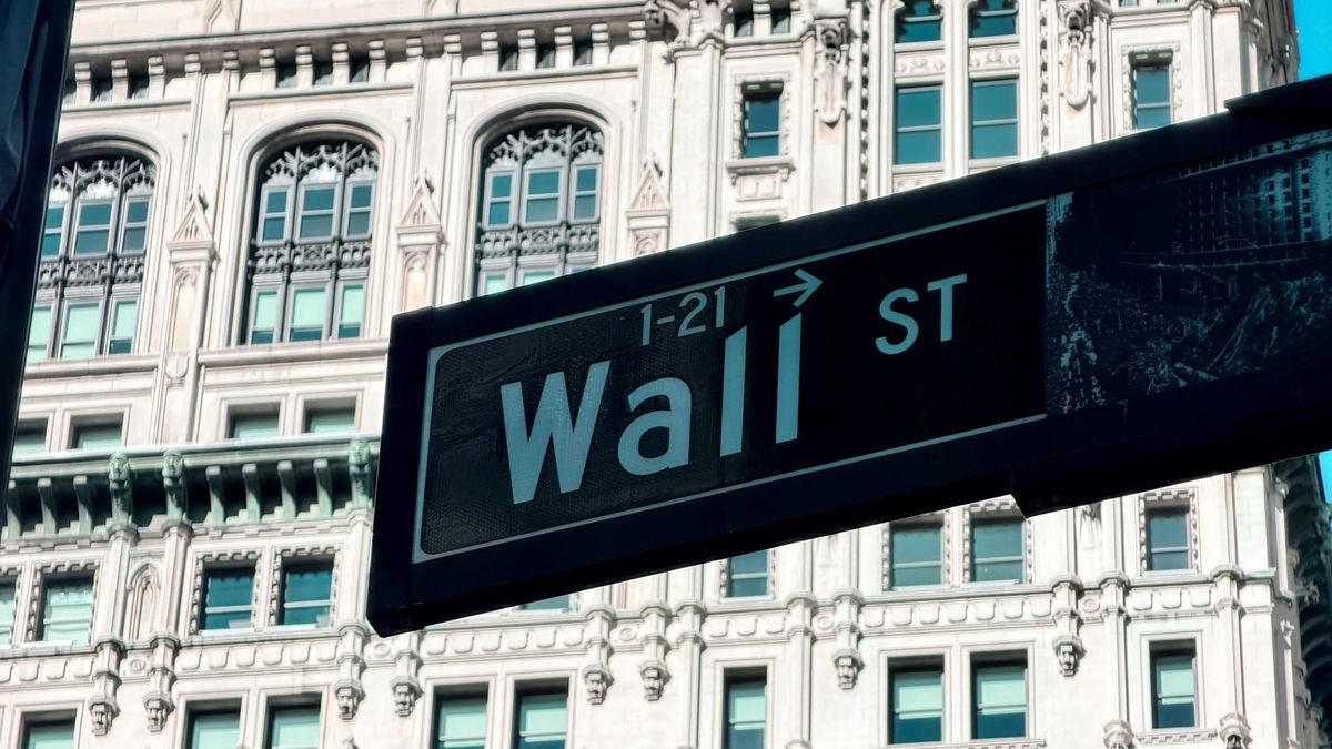 Wall Street market outlook amid AI investment concerns, rising interest rates and elevated valuations