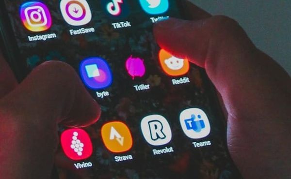 Reddit app interface highlighting advertising growth and user engagement metrics