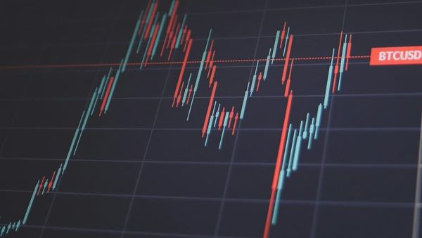 Markets weigh AI investment, earnings quality and macro pressure across sectors