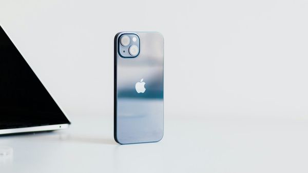 Apple App Store changes lift AAPL as canceled iPhone project weighs on Corning