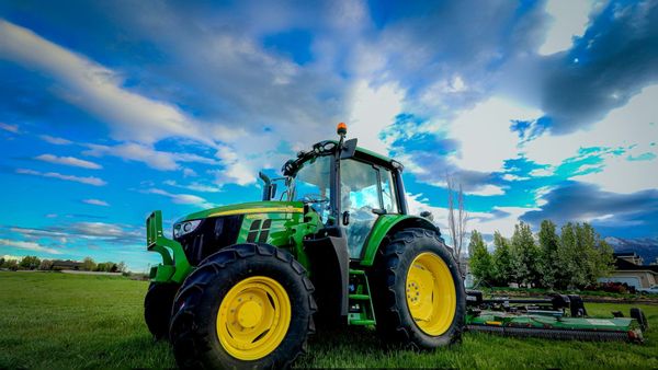Deere stock rises as construction strength offsets weakness in large farm equipment