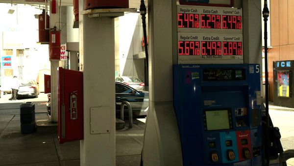 Rising oil and fuel prices increase inflation and economic pressure in the U.S. and globally