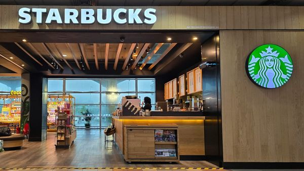 Starbucks closes 250 stores while investing in its Back to Starbucks turnaround