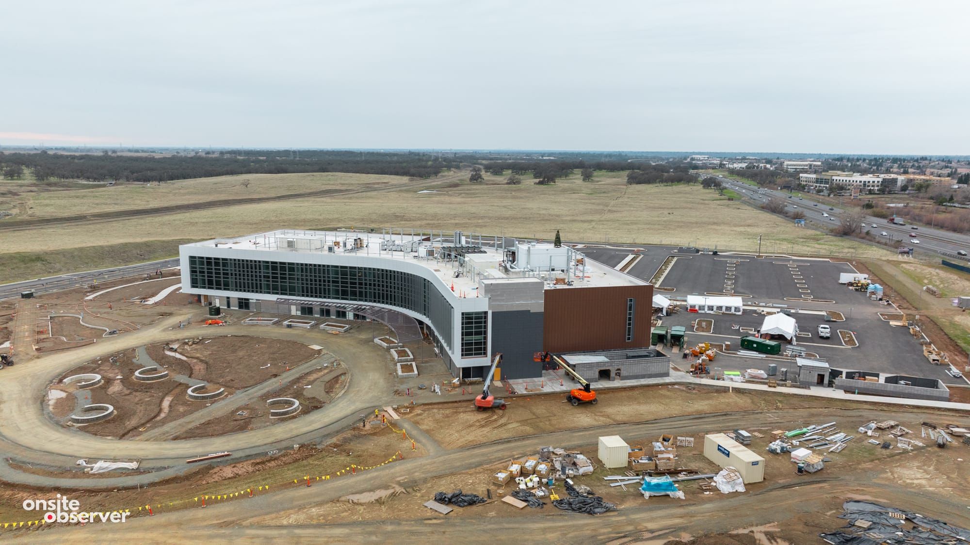 An aerial view of UC Davis Health's medical clinic in Folsom, showcasing the construction in progress.