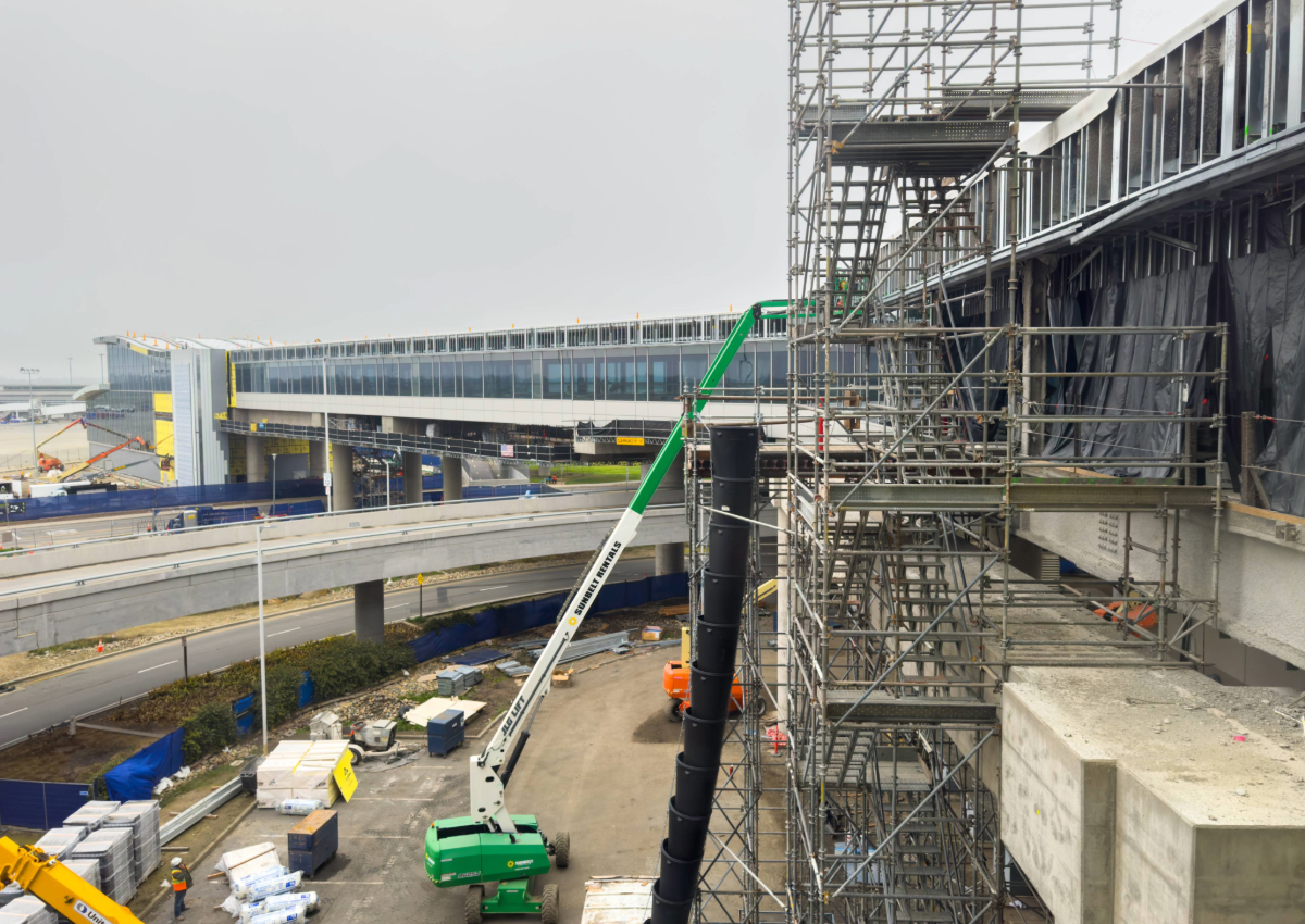 Construction crews work along the pedestrian walkway near Terminal B at Sacramento International Airport. Image courtesy of Onsite Observer. 