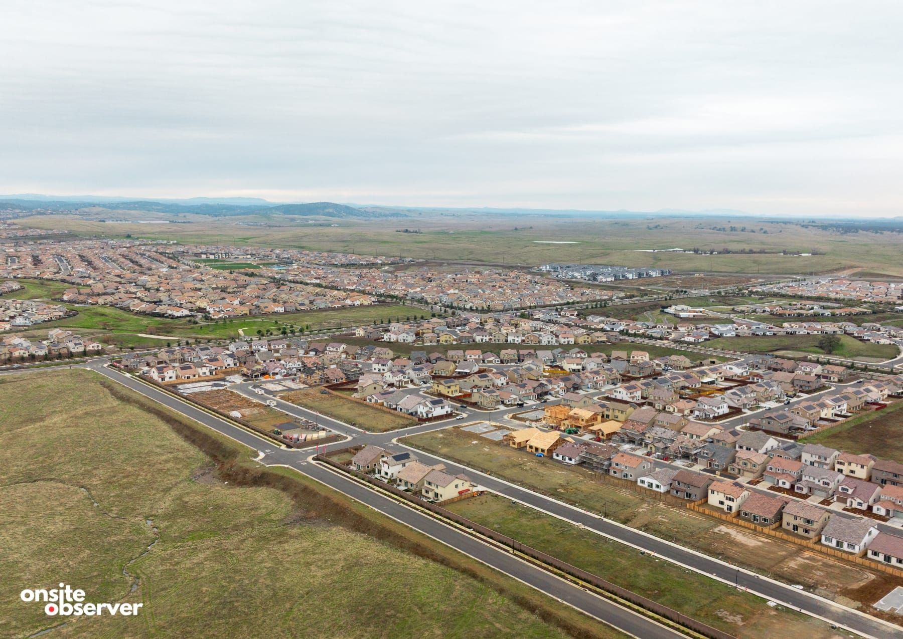An aerial view of Folsom Ranch shows new homes rising along the edge of undeveloped land south of Highway 50 in Folsom. Image: Onsite Observer.