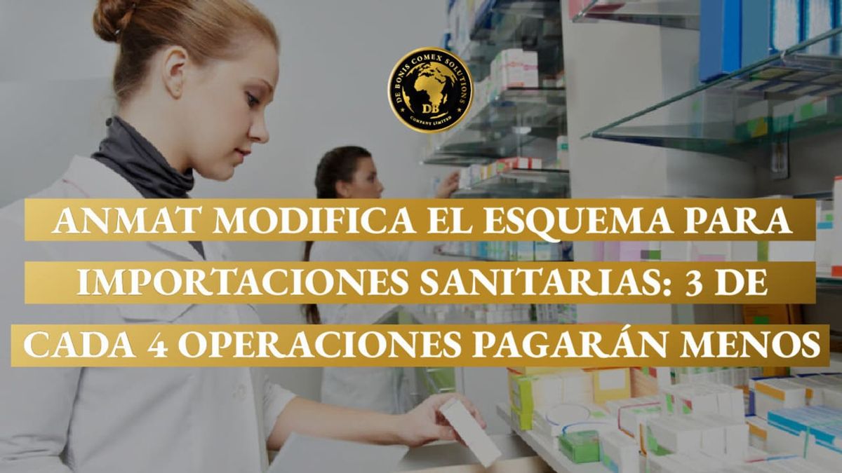 Trabajadoras en una farmacia organizan medicamentos bajo el nuevo esquema de ANMAT para importaciones sanitarias en Argentina.