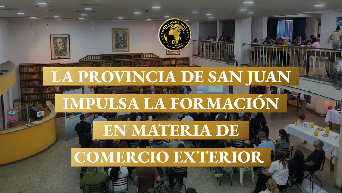 Auditorio con profesionales en acto de certificación, vinculado a programas de formación en comercio exterior impulsados en San Juan.