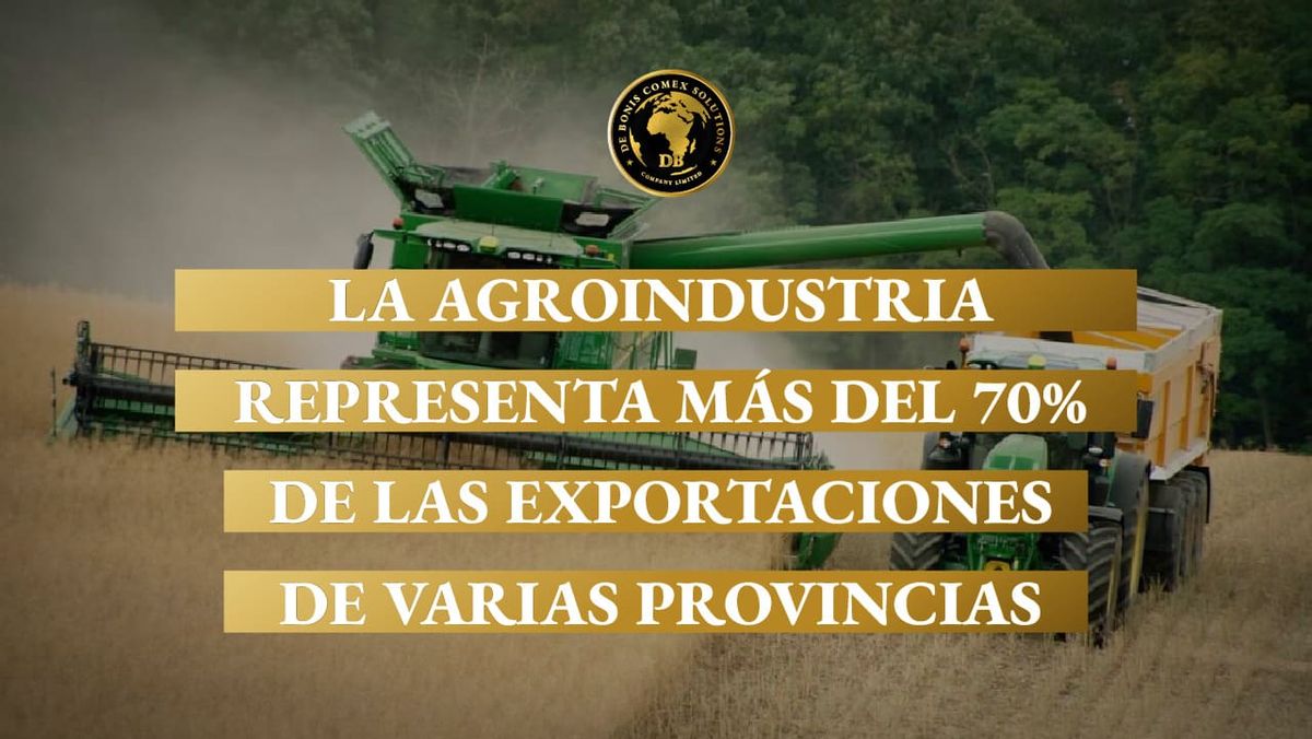 Cosechadora trabajando en un campo, una actividad clave para las exportaciones agroindustriales que representan más del 70% de las ventas externas en varias provincias