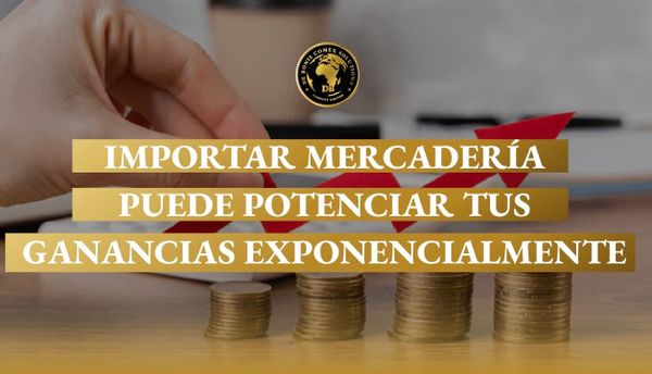 Mano colocando una flecha roja ascendente junto a pilas de monedas, simbolizando cómo importar mercadería puede aumentar la rentabilidad de una empresa.