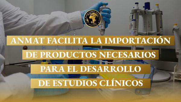 Profesional en laboratorio manipulando insumos médicos, en el marco de medidas de ANMAT para agilizar la importación de productos destinados a estudios clínicos.