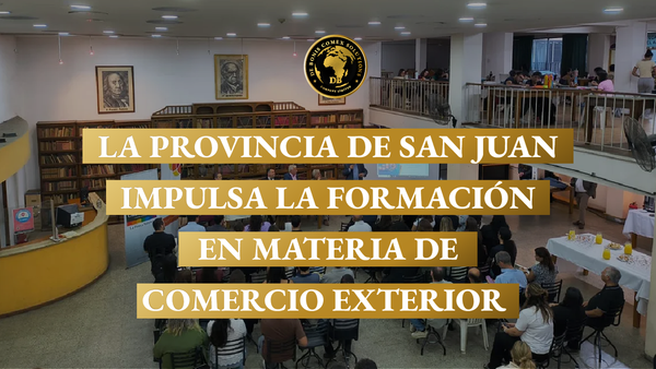 Auditorio con profesionales en acto de certificación, vinculado a programas de formación en comercio exterior impulsados en San Juan.