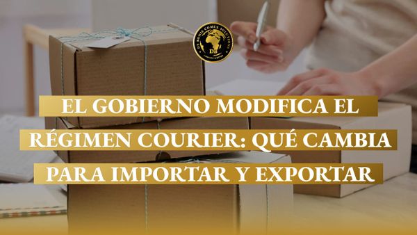 Paquetes preparados para envío y una persona completando documentación de courier tras las modificaciones del régimen para importar y exportar en Argentina.