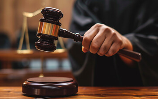 Federal Judge Strikes Down Louisiana’s Controversial 25-Foot Buffer Zone Law for Police