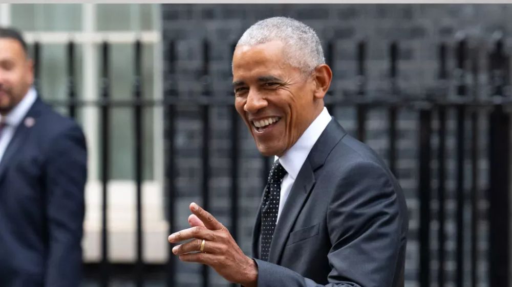 Obama Makes Surprise Appearance at Biden's White House Dinner for Kenya post image