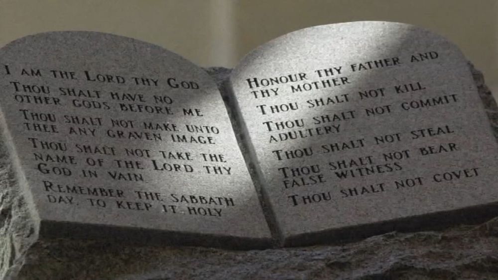 Appeals Court to Rehear Louisiana Ten Commandments Case post image