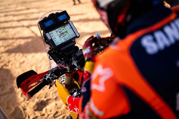 Intro to Dakar Rally for beginners: Stages, Road Book and Categories.