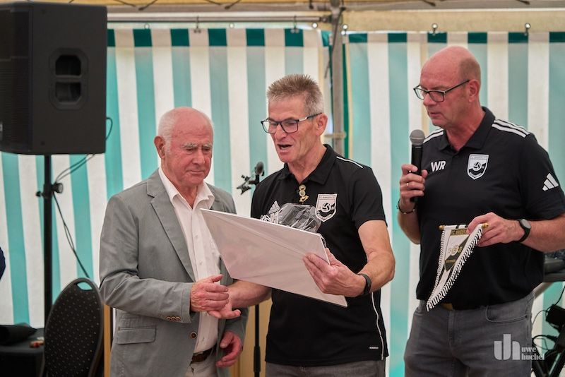 Von der Wanderlust in die Bundesliga – Infotafeln im Vereinsheim erinnern an Persönlichkeiten