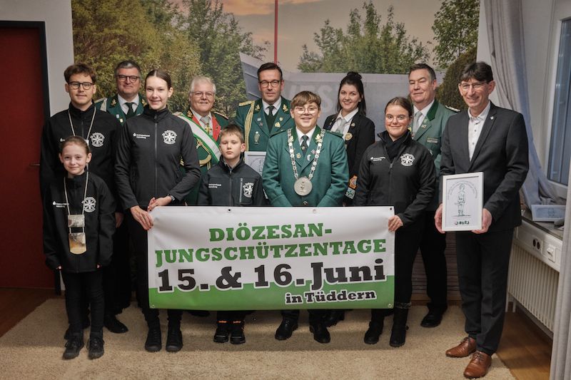 Vorfreude auf die Diözesanjungschützentage - Ausrichter-Urkunde für Tüdderner Schützen
