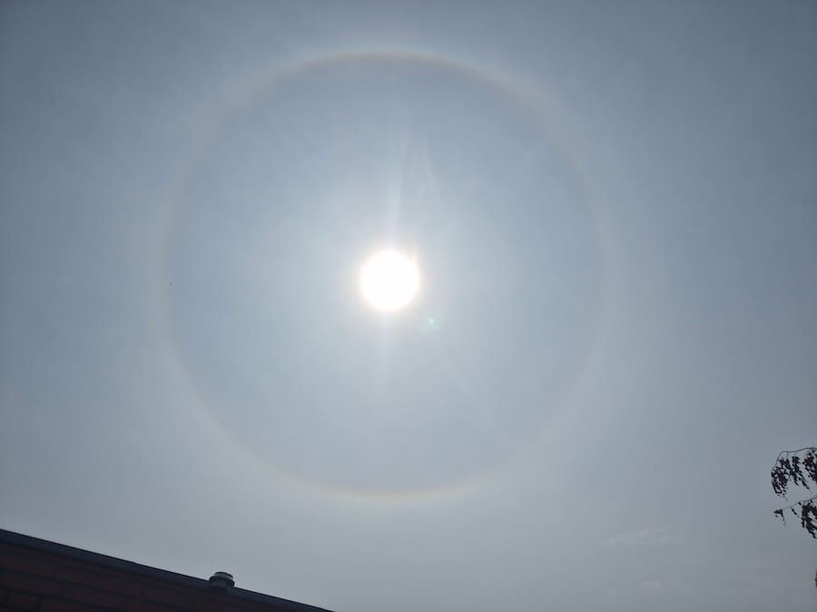 Regenbogen um die Sonne
