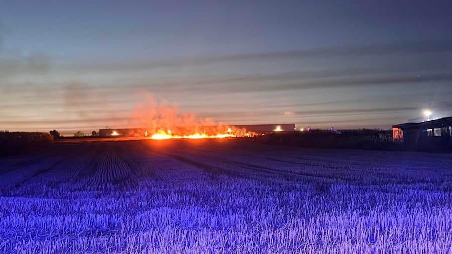 Feldbrand beschäftigt die Feuerwehr am Abend