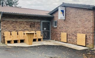 Sitzmöglichkeiten für Radler und Wanderer in Havert