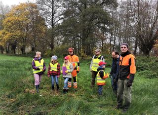 Kopfweidenpflege zusammen mit der Nabujugend