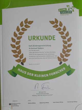 Sprachkindergarten "Rappelkiste" erneut als "Haus der kleinen Forscher"  zertifiziert