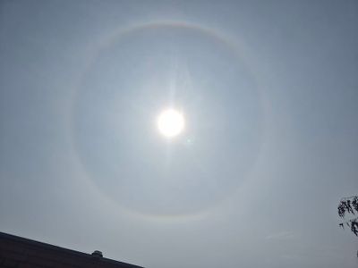 Regenbogen um die Sonne