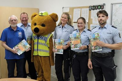 Kindermalbücher der IPA unterstützen die Verkehrssicherheitsarbeit der Polizei