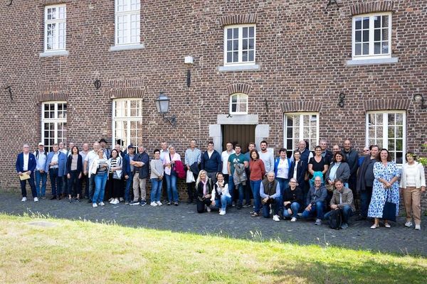Zucker-Rübenbauern aus Österreich zu Besuch am westlichsten Punk und im "Haus der Westgrenze"