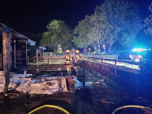 Stallungsbrand bedroht Reithalle