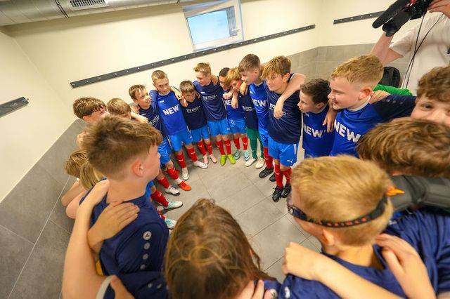 NEW und Volksbank Heinsberg zum Videodreh beim 2012er Jahrgang des SC Selfkant e.V.