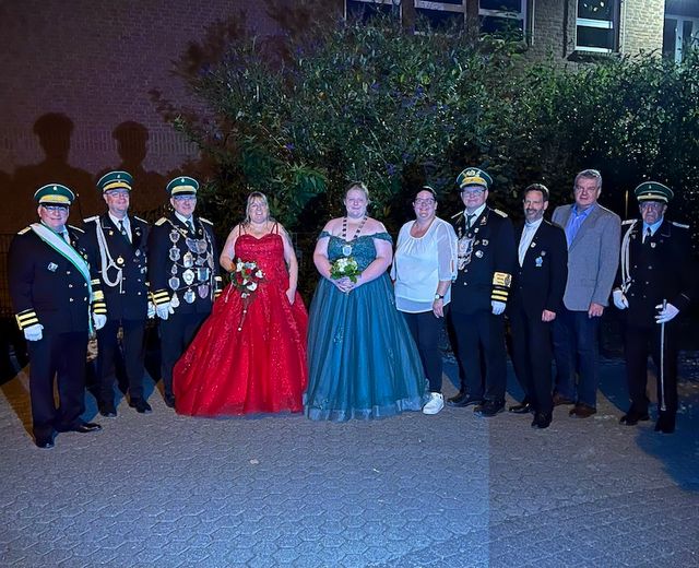 Königspaar Sabine und Harald Bürschgens glänzen auf der Birgdener Herbstkirmes