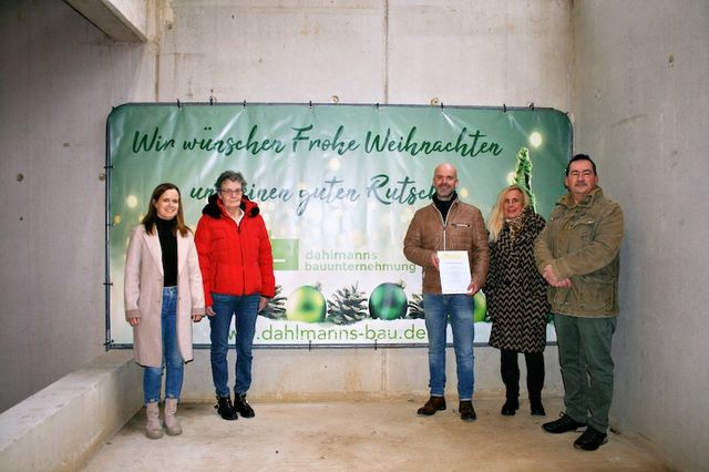 dahlmanns bauunternehmung übergibt Spenden