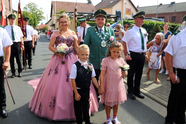 Schöner Festumzug zum Kaiserfest